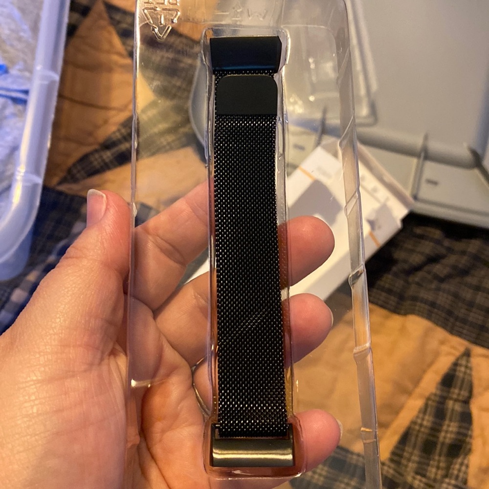 Fitbit charge 3/4 black mesh band.